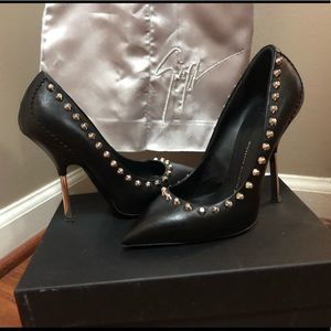 Giuseppe Zanotti Pump with studded trimming